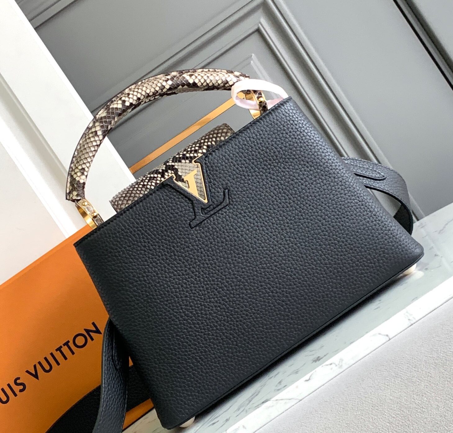 Louis Vuitton Taurillon Snakeskin Capucines Galet M81408 Black